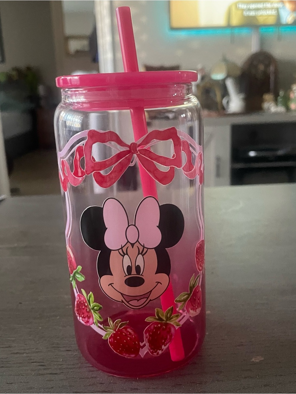 NWOT Minnie Mouse Ombré Strawberry Glass Tumbler